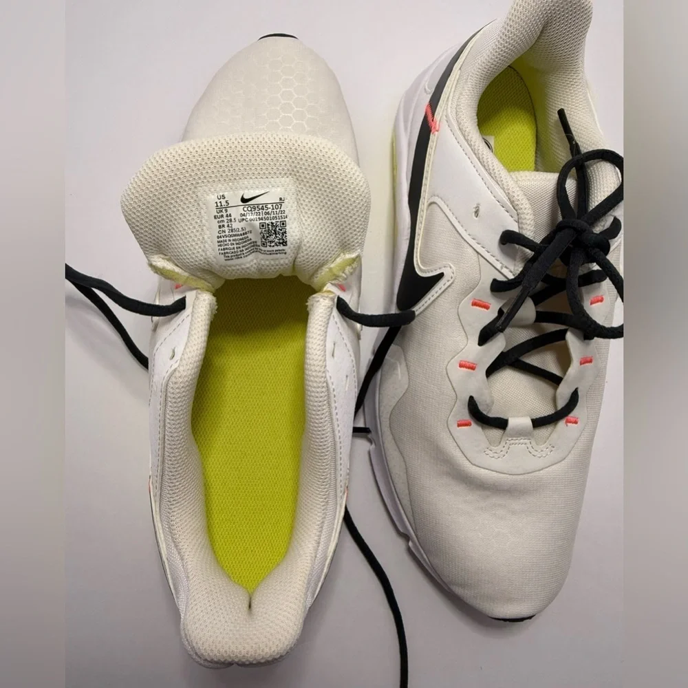 Nike Legend Essential 2 Women’s Training Sneakers White/Black Size 11.5 NWOT